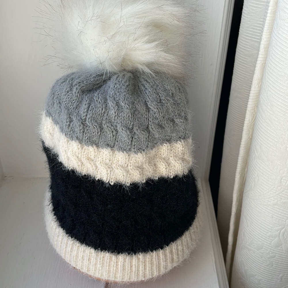 David and Young toque cable knit grey cram and Black with faux fur Pom Pom